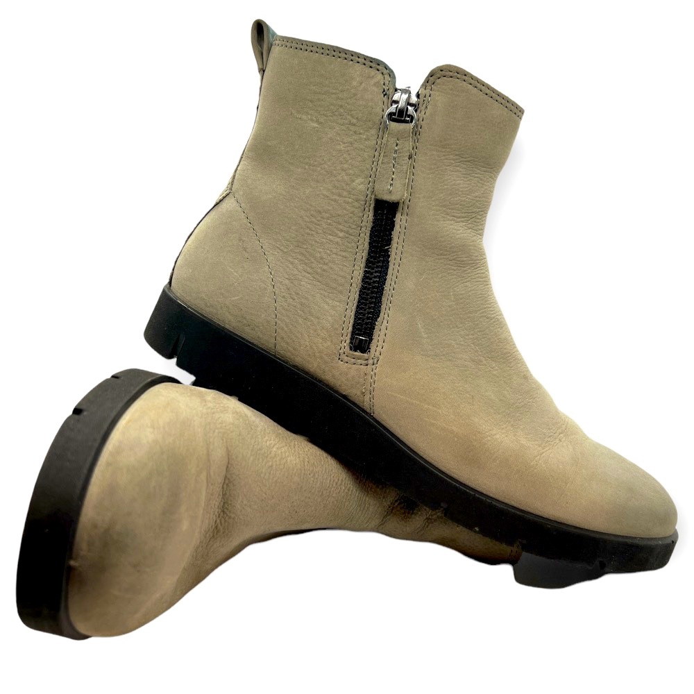 Women’s Ecco double zipper low cut leather boots